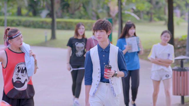 男子与女孩因座位发生冲突，妈妈霸气护女：你凭什么打我女儿